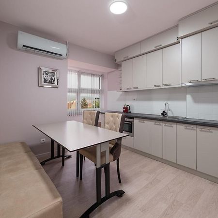 Fenix Lux Apartman Centar Appartement Vranje Buitenkant foto